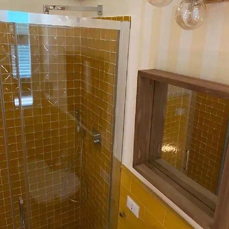 Regal House Manetti 16 *