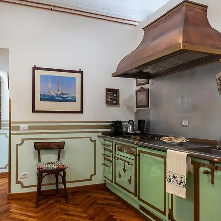 Regal House Manetti 16