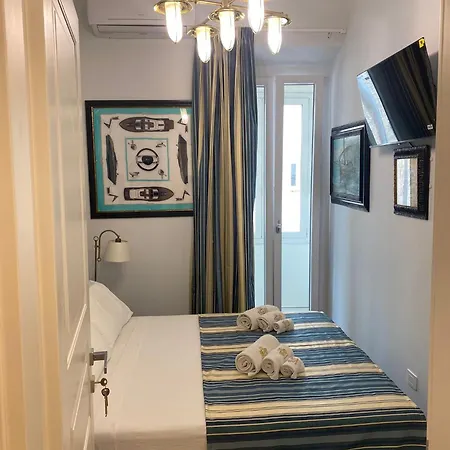 Regal House Manetti 16 *
